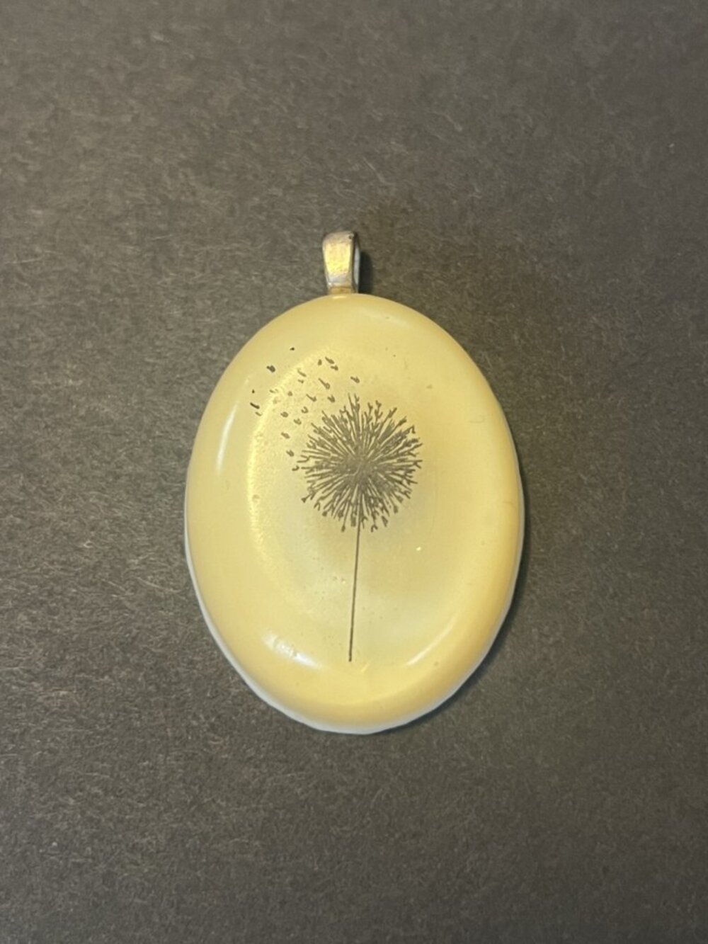 Vintage Whimsical Boho Resin Oval Floral Dandelion Puff Seed Pendant 1.5 x 1.25"